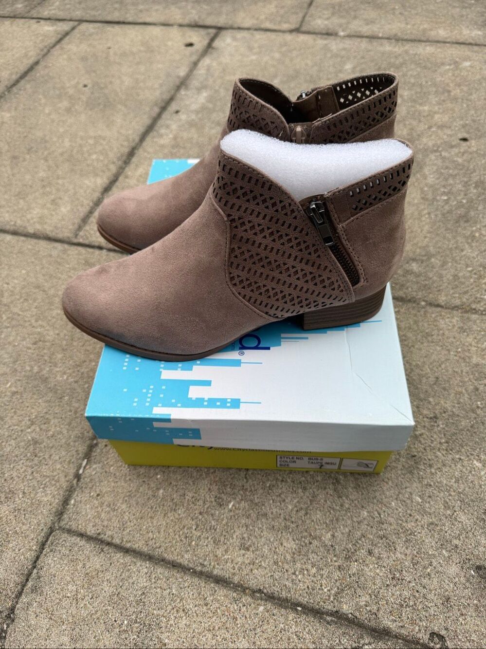 New City Classified Taupe Faux Suede Ankle Booties Women’s 7 Laser Cut Zip